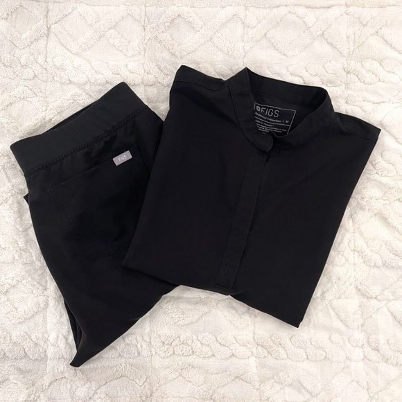 Figs Rafaela Oversized Scrub Top - Medium, Black - Picture 1 of 4